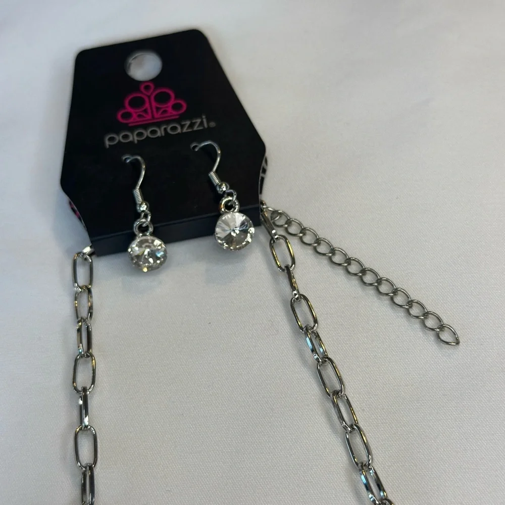 Elegant Silver Necklace with Clear Stones - Picture 6 of 6